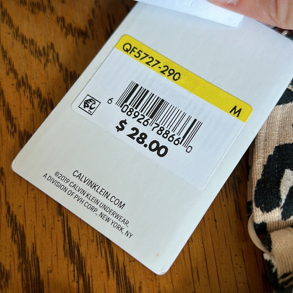 Calvin Klein CK One Women’s Bralette and Bikini Leopard Print Panty Set Medium - Picture 9 of 13